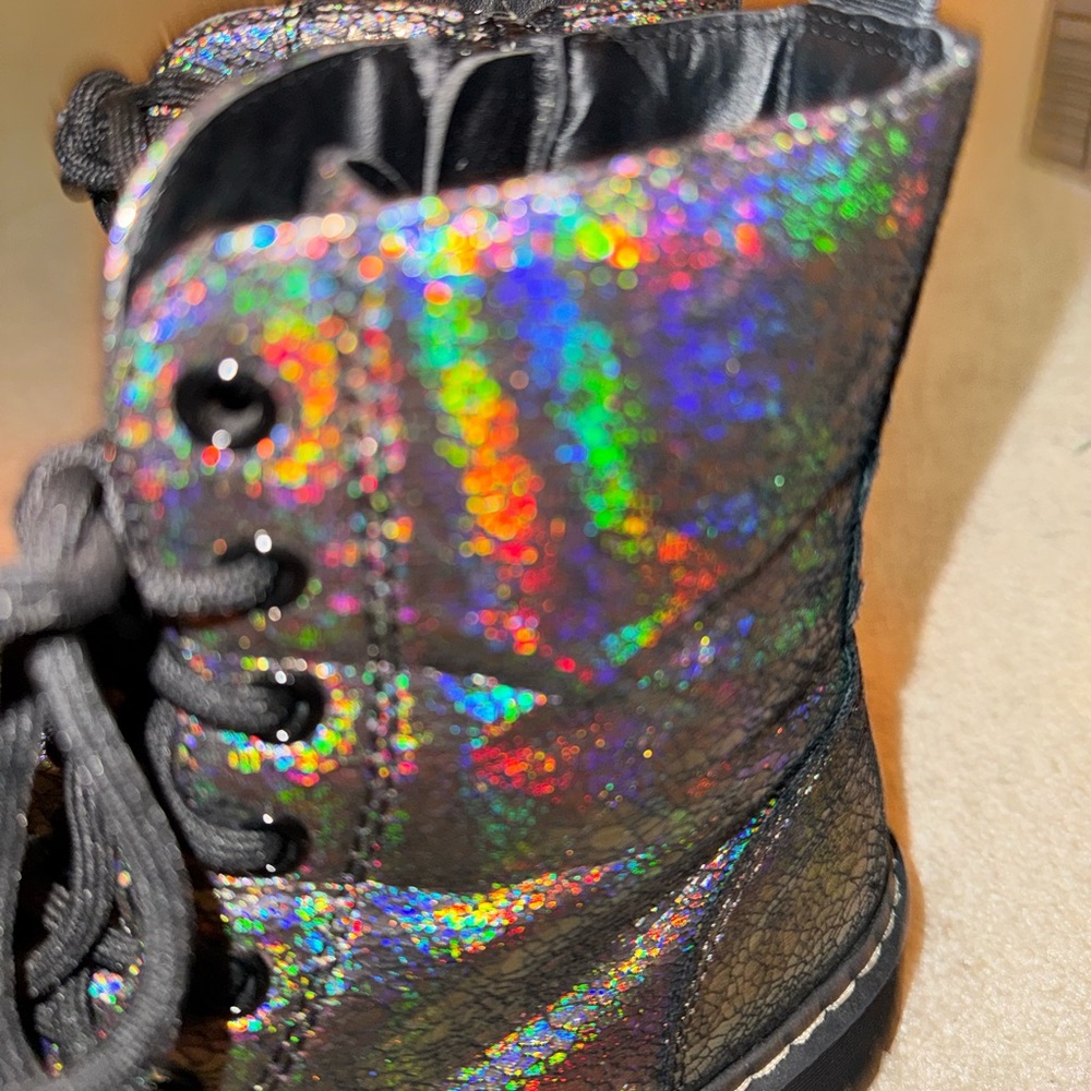 ✨🩶🌈Holographic Silver Combat Boots🪐💫✨ - Picture 2 of 13